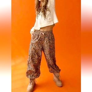 People Zephyr Printed Pants Camel Combo Size Small $148